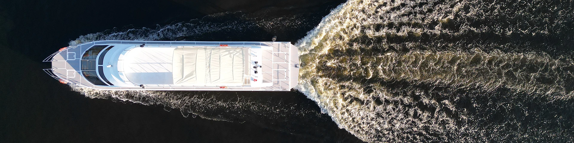 Monohull passasiersboot