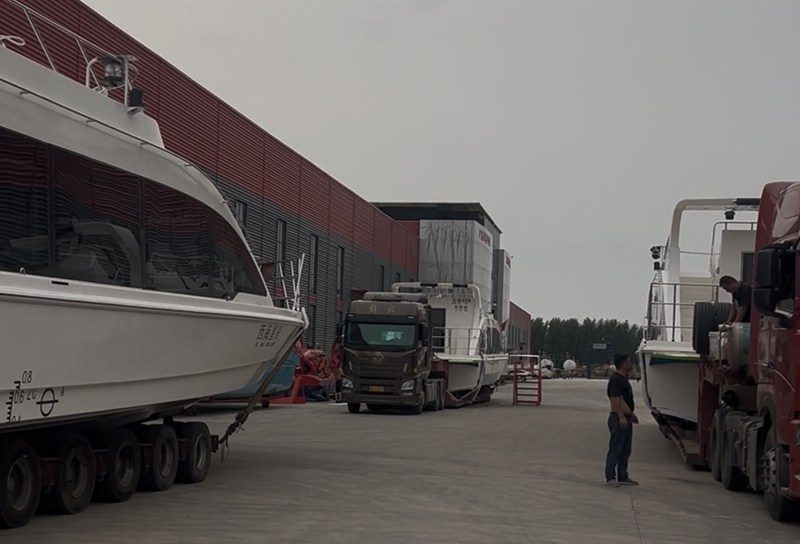 Lawada®-verskeep binnelandse passasierskepe: een 21,8 m enkelromp passasierskepe en twee 17,8 m enkelromp passasierskepe